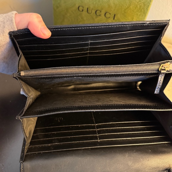 Gucci Marmont Crossbody - Picture 7 of 8